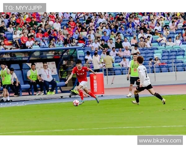 东鹏特饮携手足球明星共创激情赛场引领健康饮品新风潮 东鹏特饮携手足球明星共创激情赛场引领健康饮品新风潮