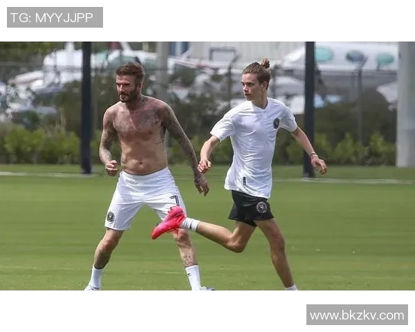 欧洲足球明星展现完美腹肌的魅力瞬间与健身秘诀分享 欧洲足球明星展现完美腹肌的魅力瞬间与健身秘诀分享